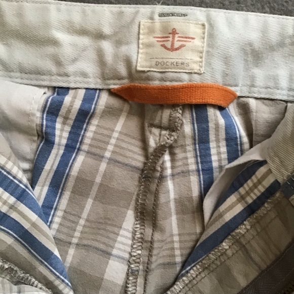 DOCKERS MEN’S PLAID CARGO SHORTS - Picture 2 of 6